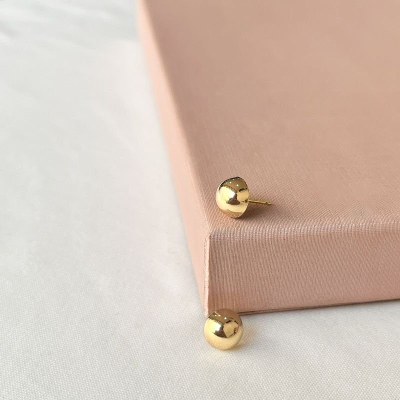 Brinco Fixo Meia Esfera (Pequeno) | Banhado em Ouro 18k