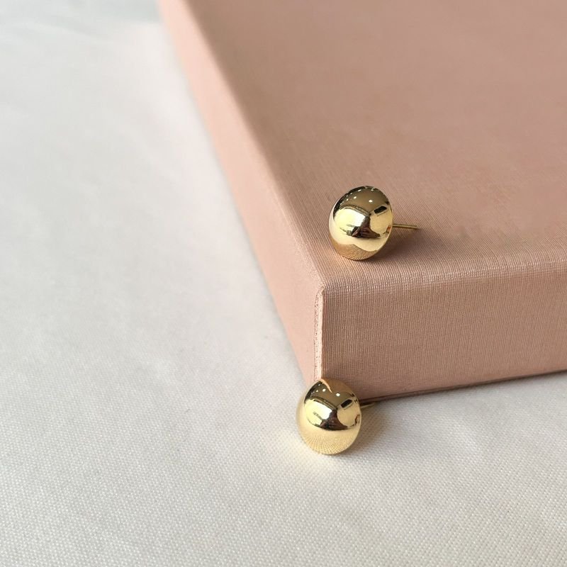 Brinco Fixo Meia Esfera (Médio) | Banhado em Ouro 18k