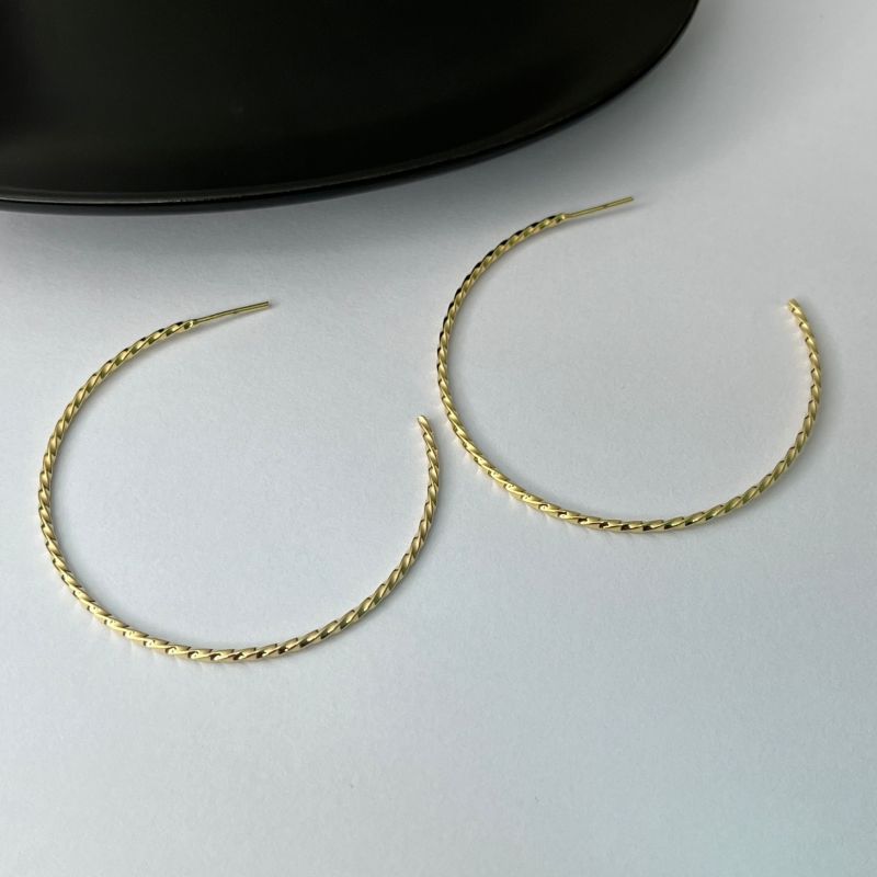 Argola Torcidinha 5cm de Diâmetro | Banhado em Ouro 18k