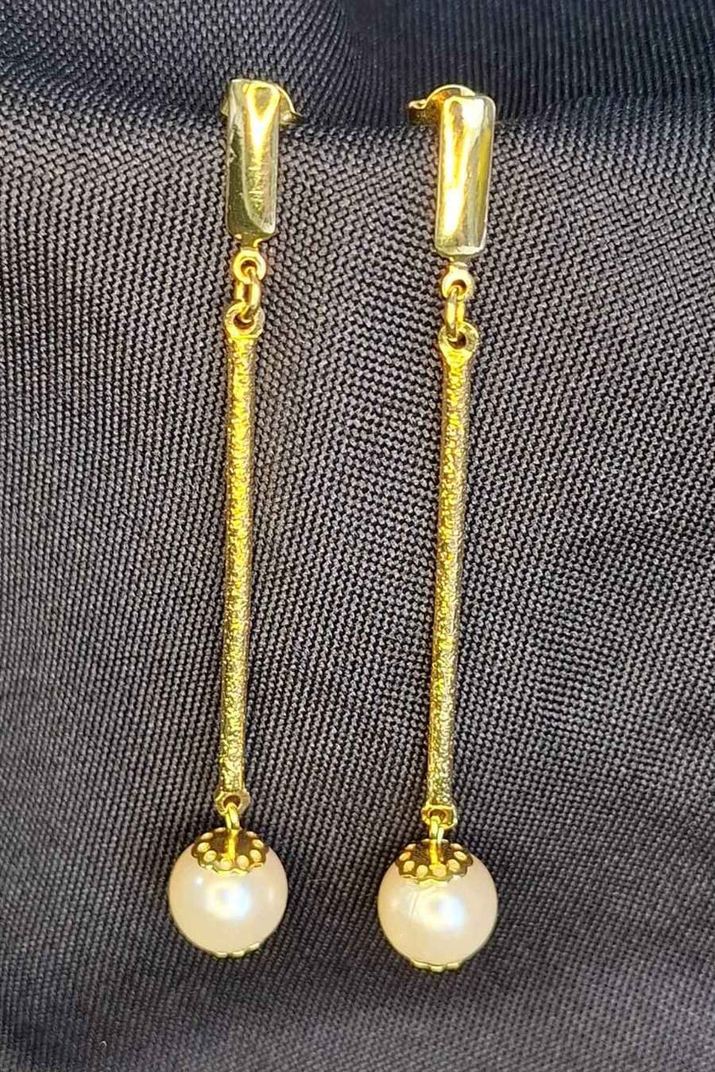 Brinco Haste Fininha com Pingente de Pérola | Banhado em Ouro 18k